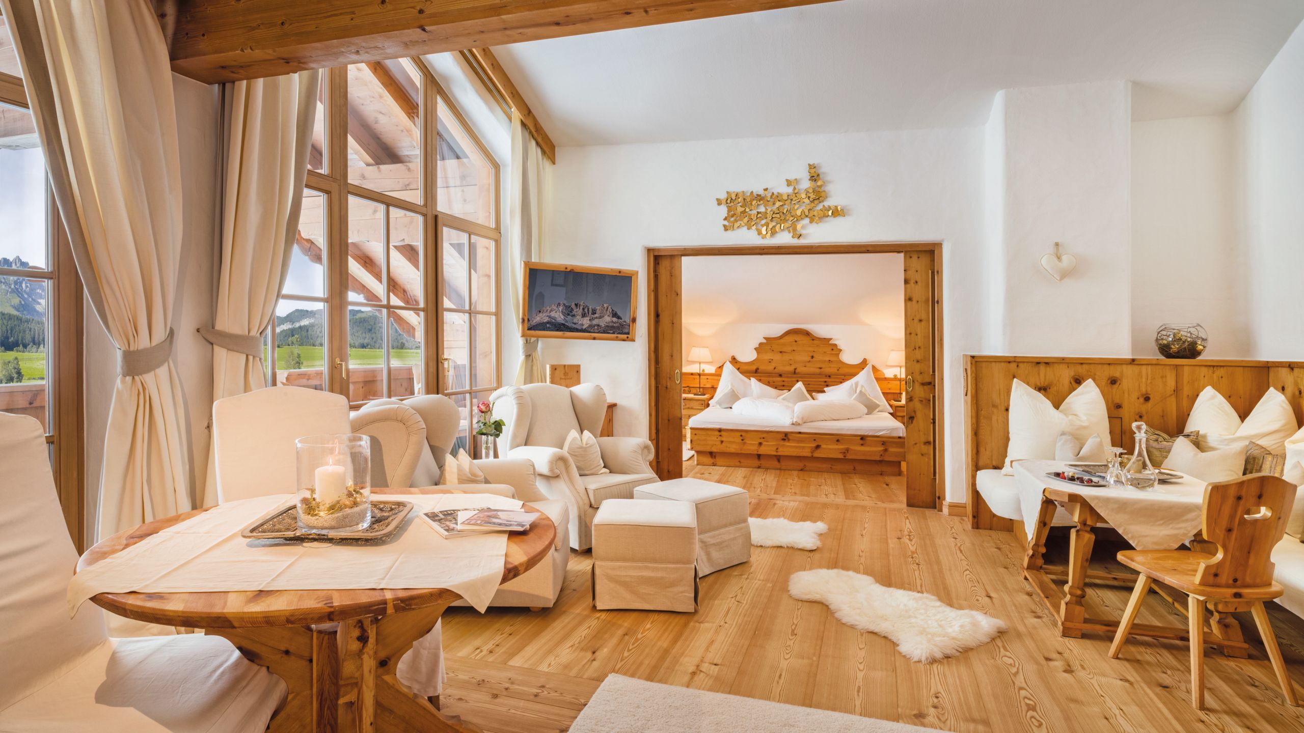 HOCH 800 Wohnraum mit Blick ins Schlafzimmer_4c_korr_Sommer