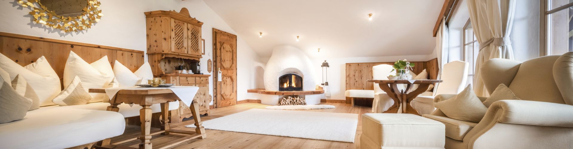 Zimmer &<br><strong>Suiten</strong>