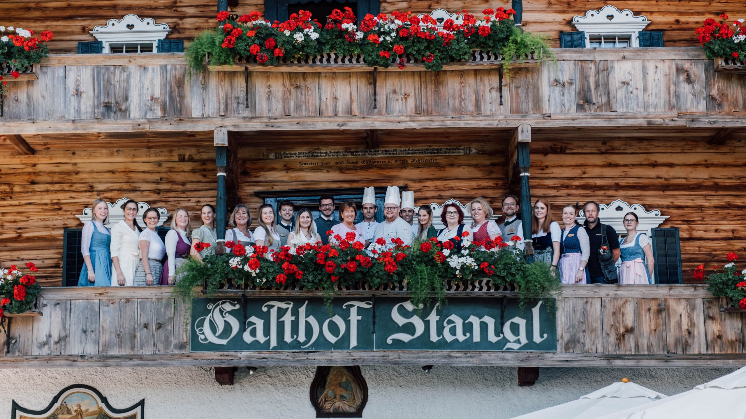 Stanglwirt_TeamfotoAll©SkylineMedien-3